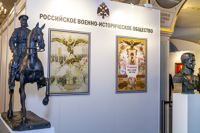 Георгиевским кавалерам — слава!