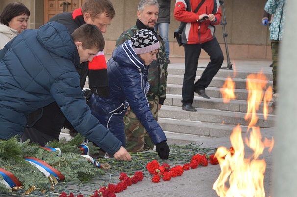 Поисковики Красноярска почтили День Неизвестного Солдата торжественной церемонией закрытия Вахты Памяти  2014 года