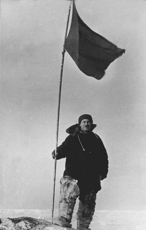 Акция памяти исследователя Арктики И. Д. Папанина прошла на Новодевичьем кладбище