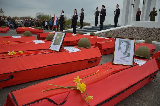 На мемориале в д. Мясной Бор с воинскими почестями захоронили останки 355-ти павших советских солдат