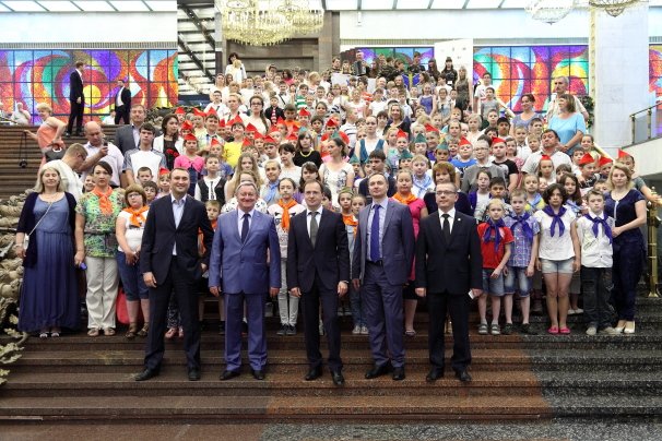 «Дороги Победы»: школьникам из Московской и Иркутской областей показали первую в России 3D-инсталляцию о Великой Отечественной войне