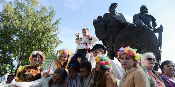 Владимир Мединский открыл памятник основателям Руси