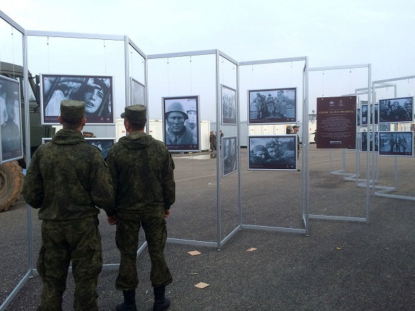 «Герои на все времена»: фотовыставка РВИО открылась в Сирии
