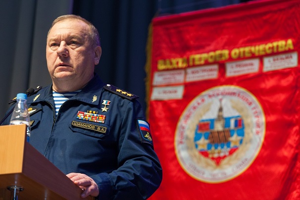 Владимир Шаманов призвал псковских студентов критически относиться к публикациям, искажающим историю Великой Отечественной войны