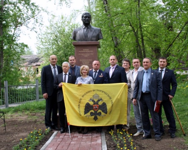 В Златоусте открыт бюст Анатолию Карпову