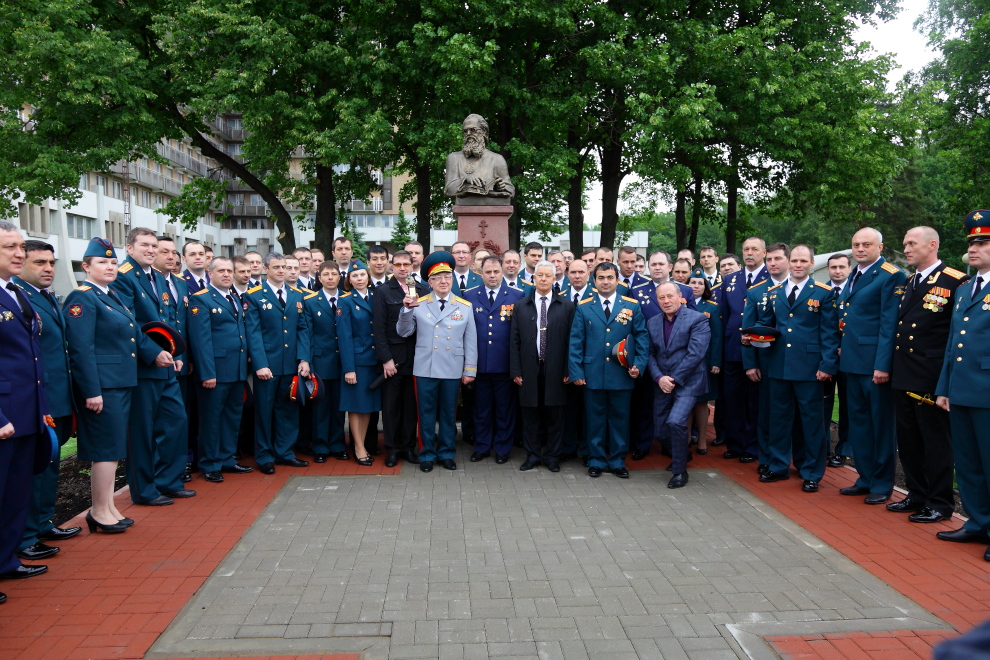В Военном клиническом госпитале им. Вишневского открыт бюст Святителю Луке – выдающемуся врачу и священнику