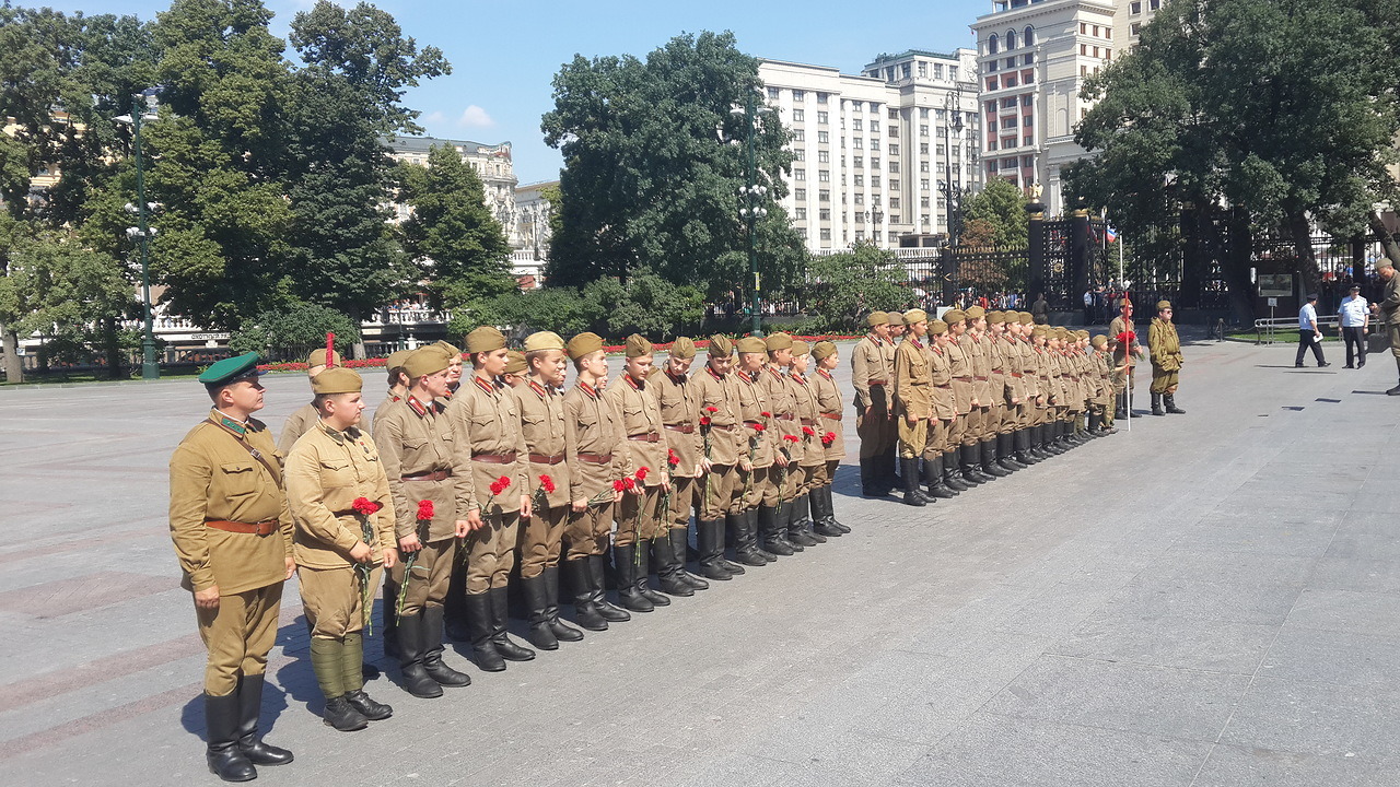 "Память поколений": кадеты лагеря РВИО возложили цветы к могиле Неизвестного солдата