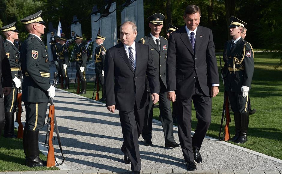 Владимир Путин и Борут Пахор открыли памятник "Сынам России и Советского Союза, погибшим на словенской земле в годы Первой и Второй мировых войн"