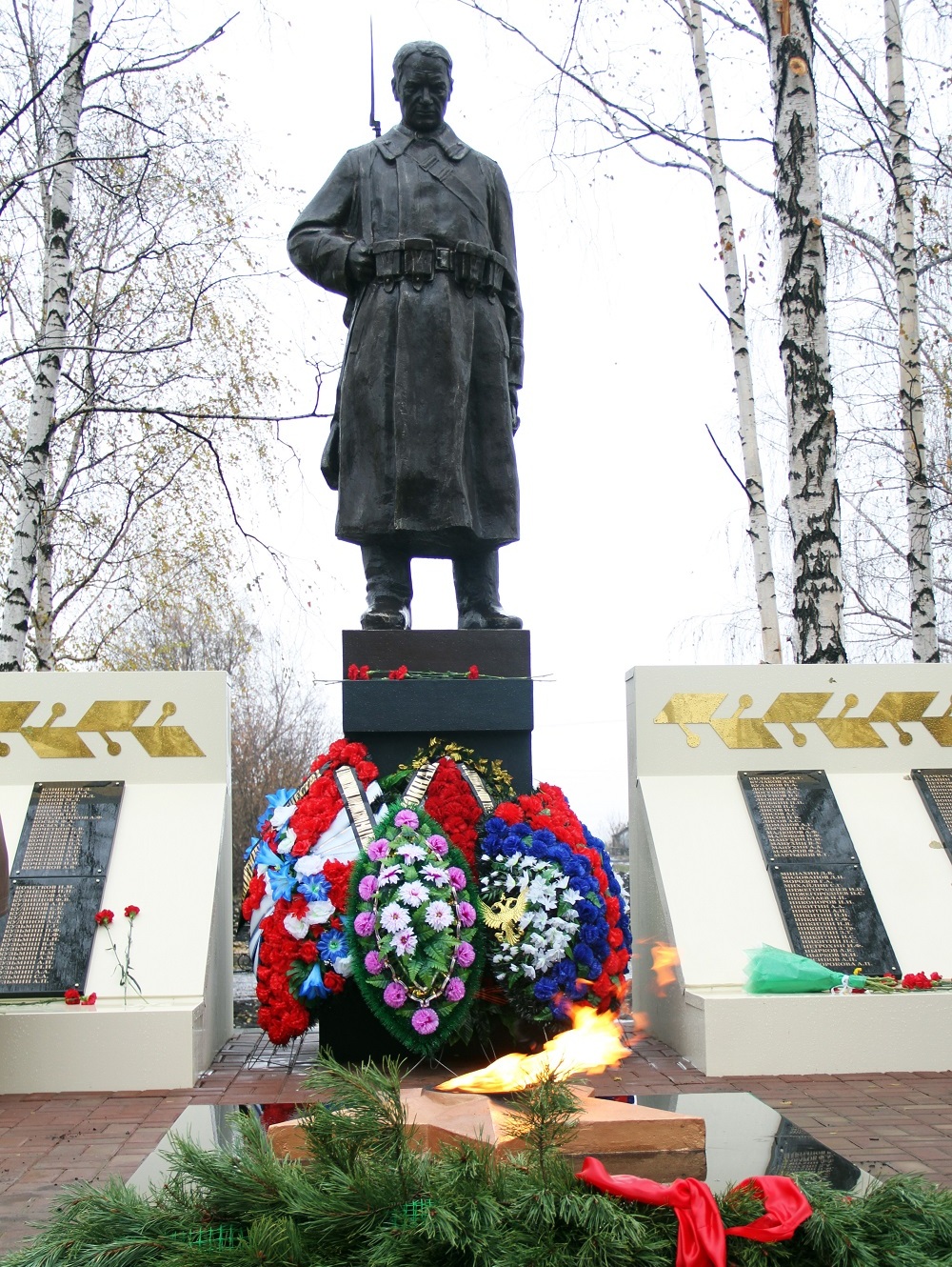 Памятник Советскому солдату открыт в Тамбовской области