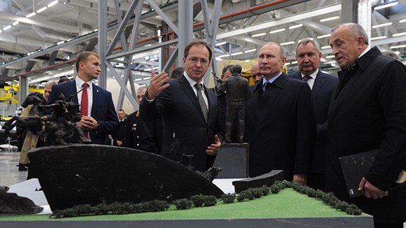Владимиру Путину представили проект памятника конструктору Михаилу Калашникову