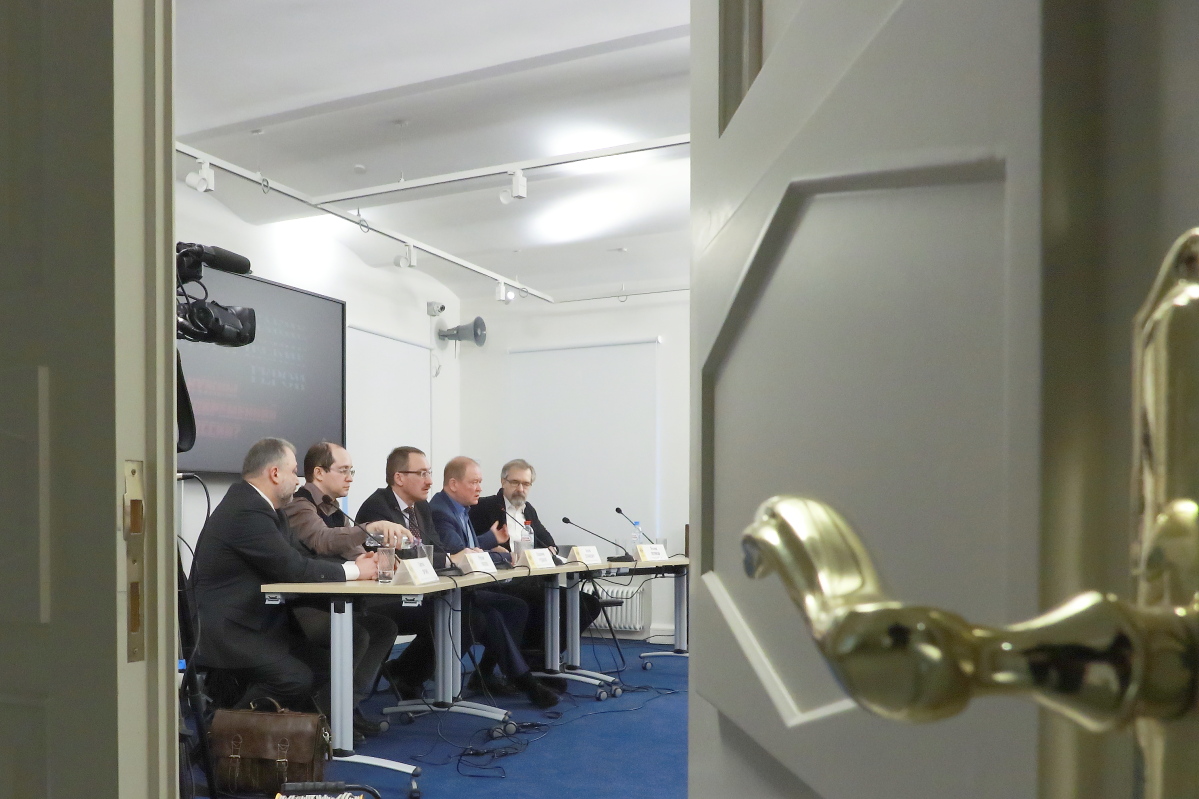 Роль героев в истории современной России обсудили на заседании дискуссионного клуба "Гучков дом"