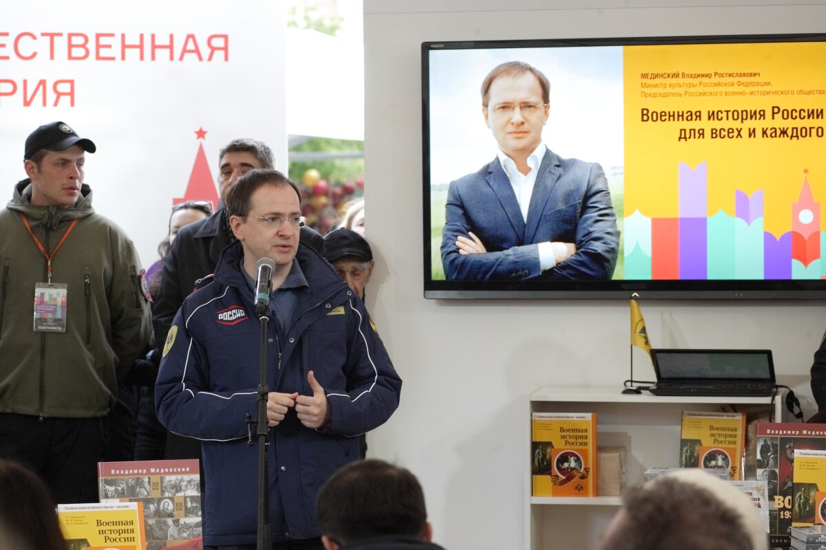 Владимир Мединский: «В фильме «Иван Васильевич меняет профессию» - костюмы близки к исторической правде