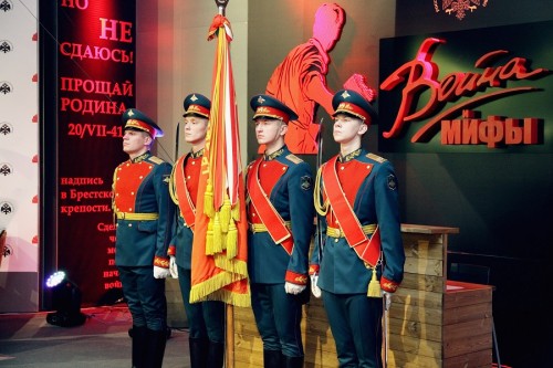 В Архангельске продлена выставка «Война и мифы»