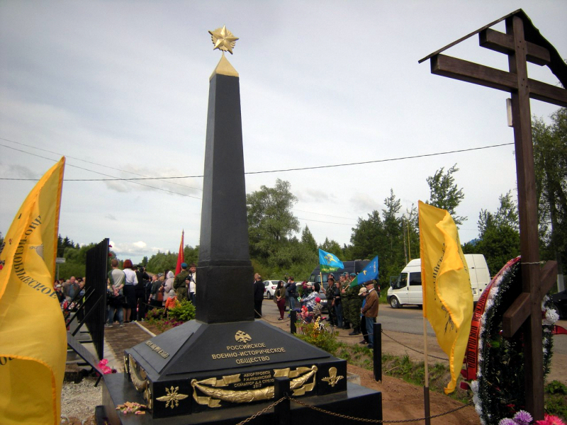 В Старой Руссе открыли обелиск в память о погибших в годы Великой Отечественной войны