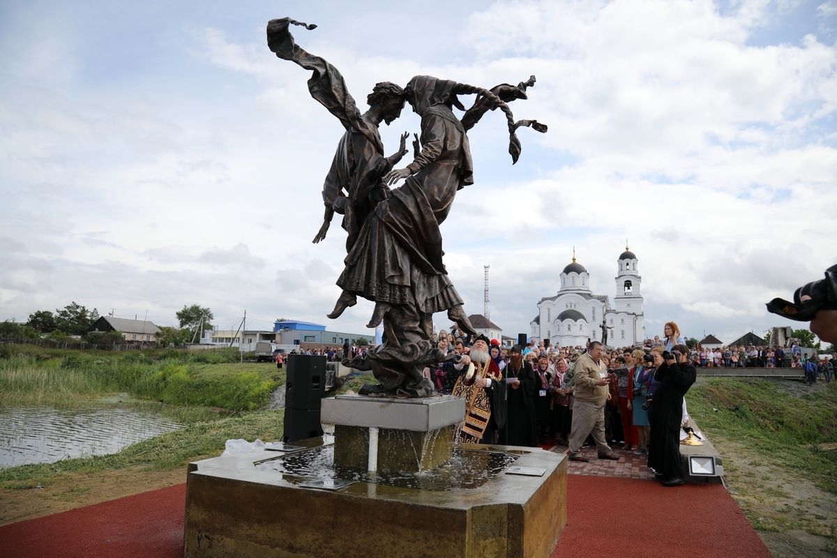 В Зауралье открыли памятник святым Петру и Февронии