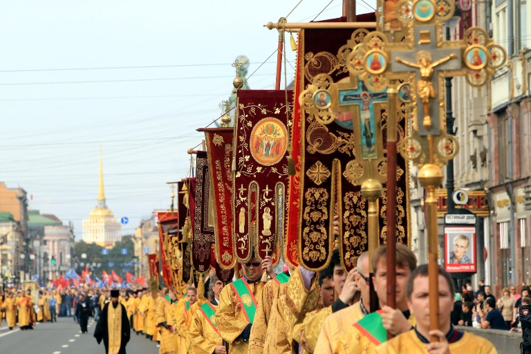 Крестный ход на Невском проспекте посетили 100 тысяч человек