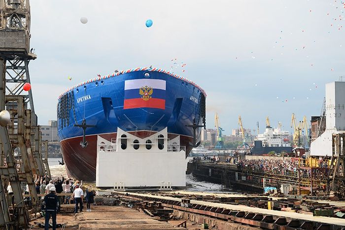 В Петербурге на воду спустили самый мощный в мире ледокол