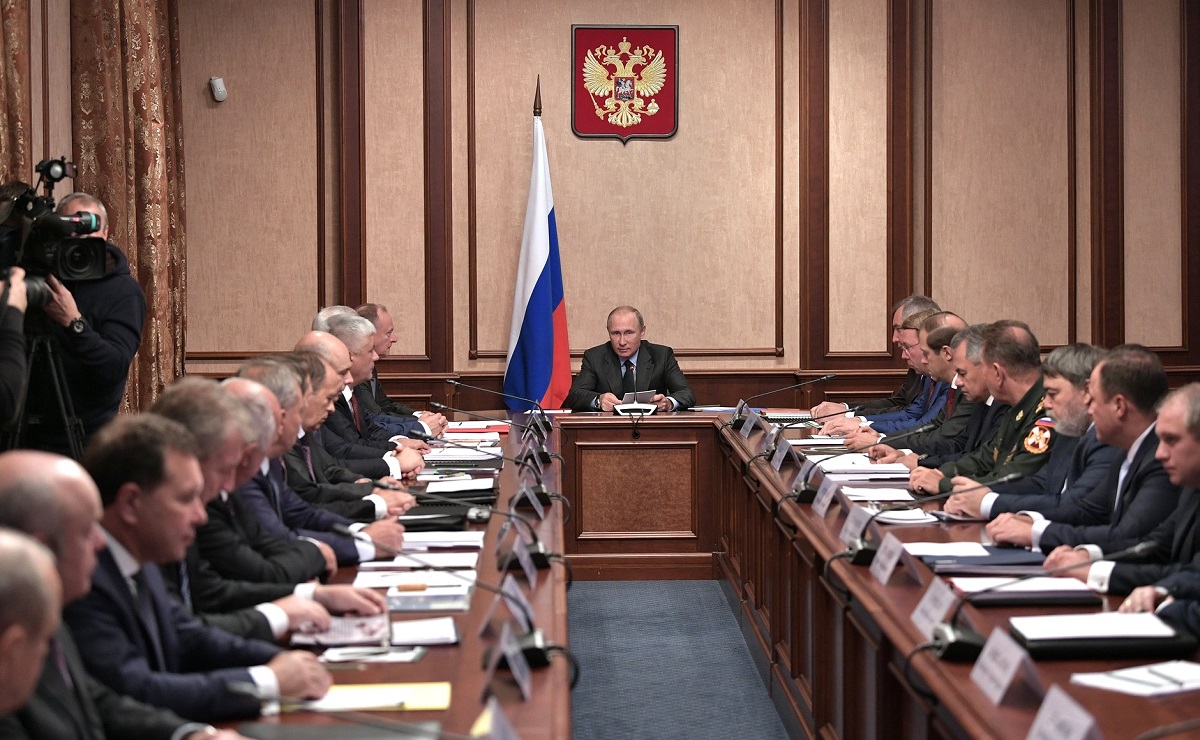 Владимир Путин поздравил представителей оборонной промышленности с Днем оружейника