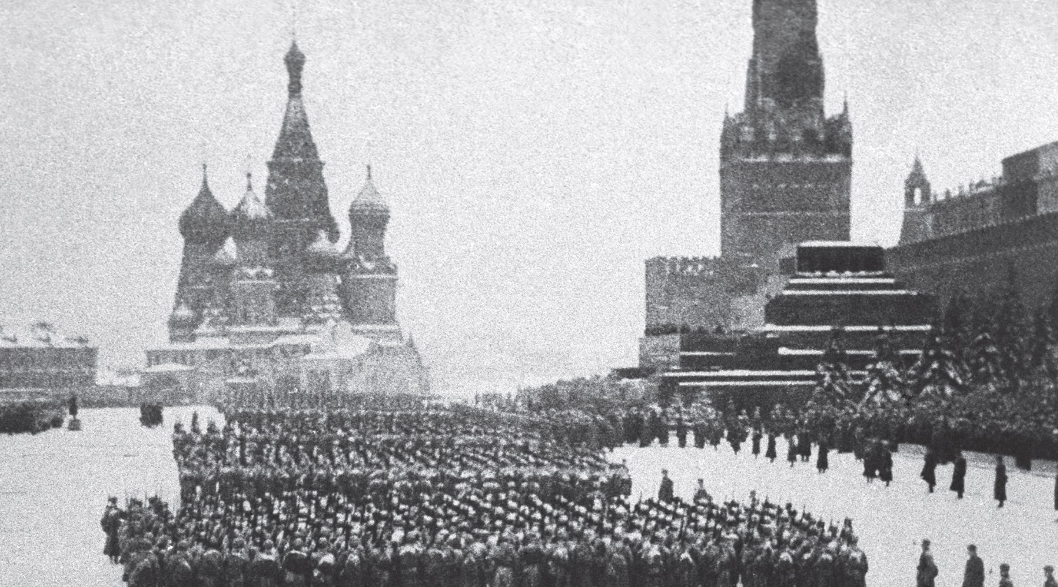 Выставка о военных парадах 1941 года открылась в Музее Победы