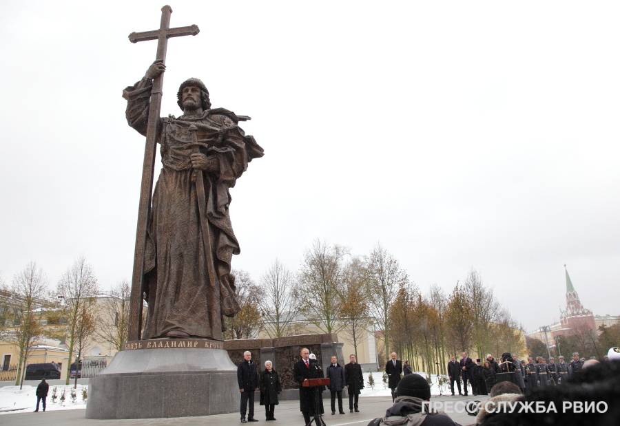 Годовщина открытия памятника князю Владимиру в Москве