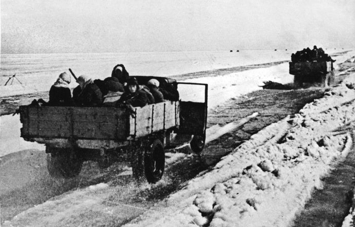 13 ноября 1941 был подписан приказ о строительстве «Дороги жизни», спасшей Ленинград от голодной смерти
