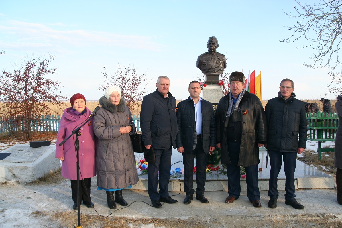 Два бюста Героев Советского Союза открыты в Курганской области