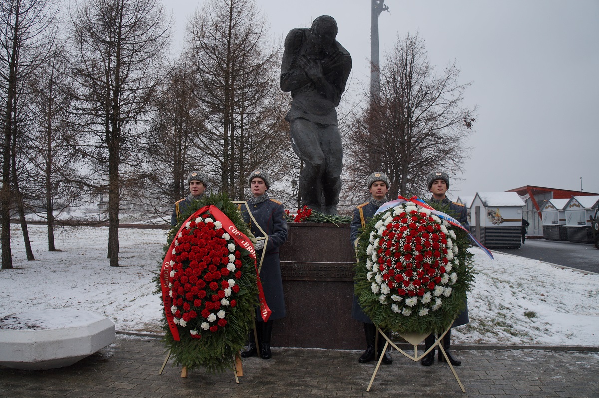 В Москве почтили память неизвестных солдат