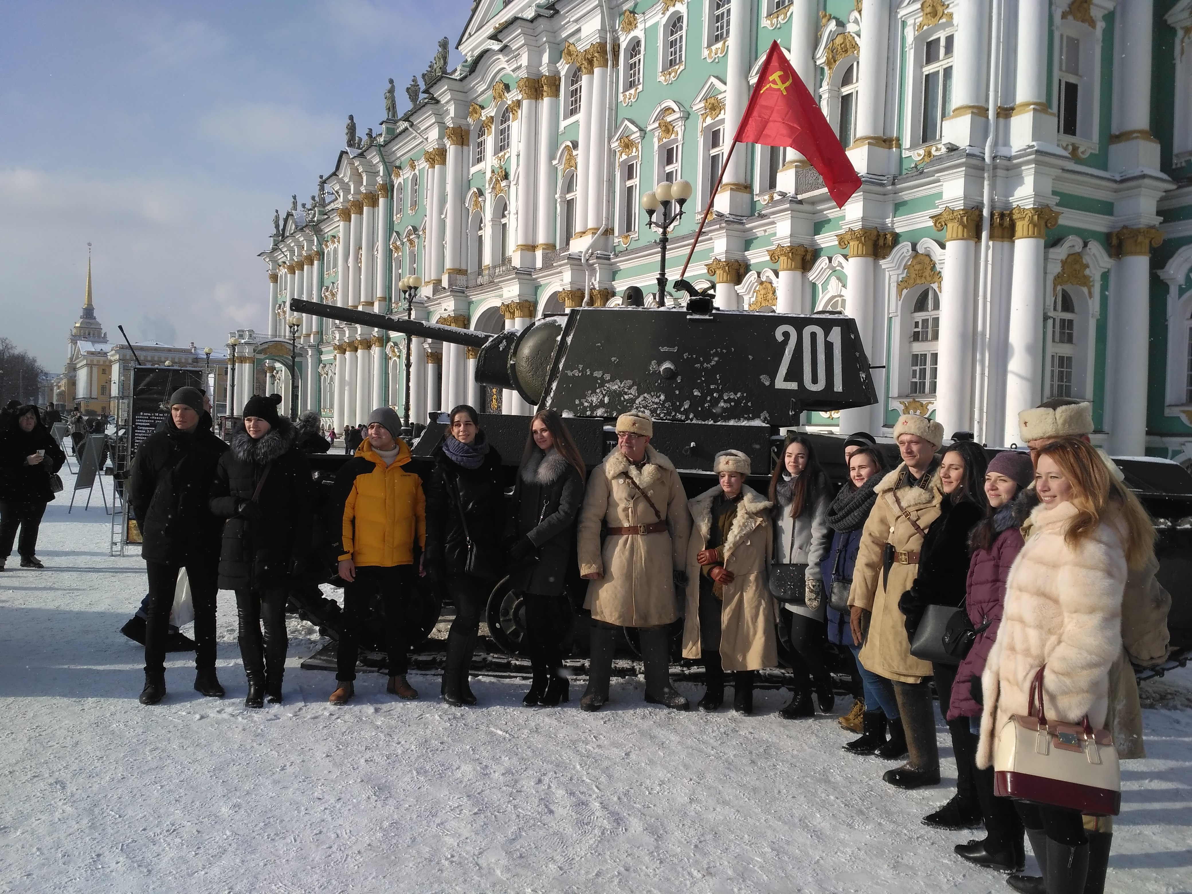 На Дворцовой площади проходит выставка военной техники