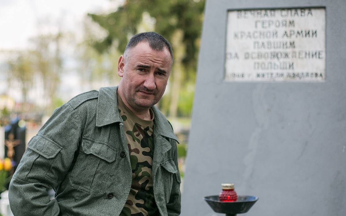 The activists restore the cemetery to Soviet Soldiers in Poland