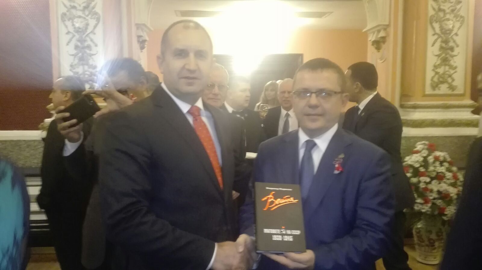 Президенту Болгарии подарили книгу Владимира Мединского