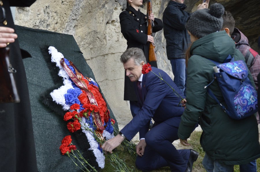 Память защитников Отечества почтили в Крыму