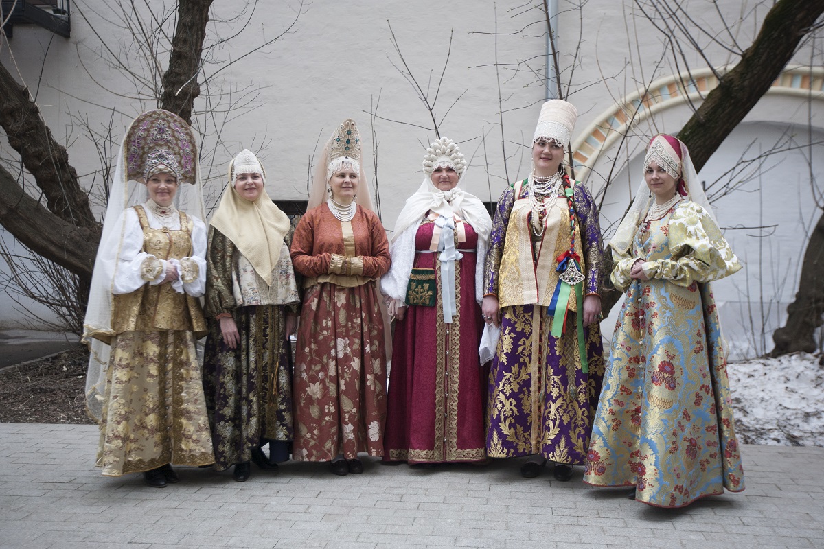 «Расшиты шелком, жемчугом и златом»: выставка русского женского костюма XVII века