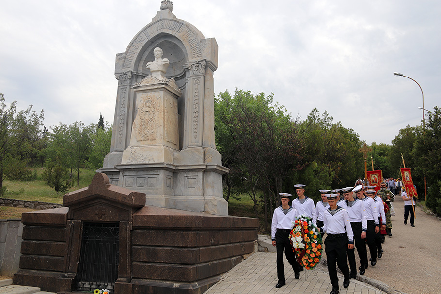 В Севастополе почтили память генерала Эдуарда Тотлебена