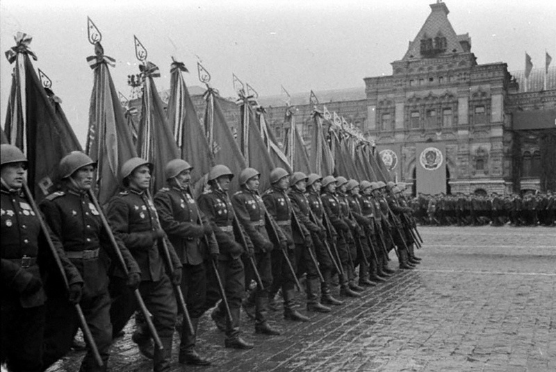 09.05.2018. Москва. В КиноСквере пройдет показ Парада Победы 1945 года