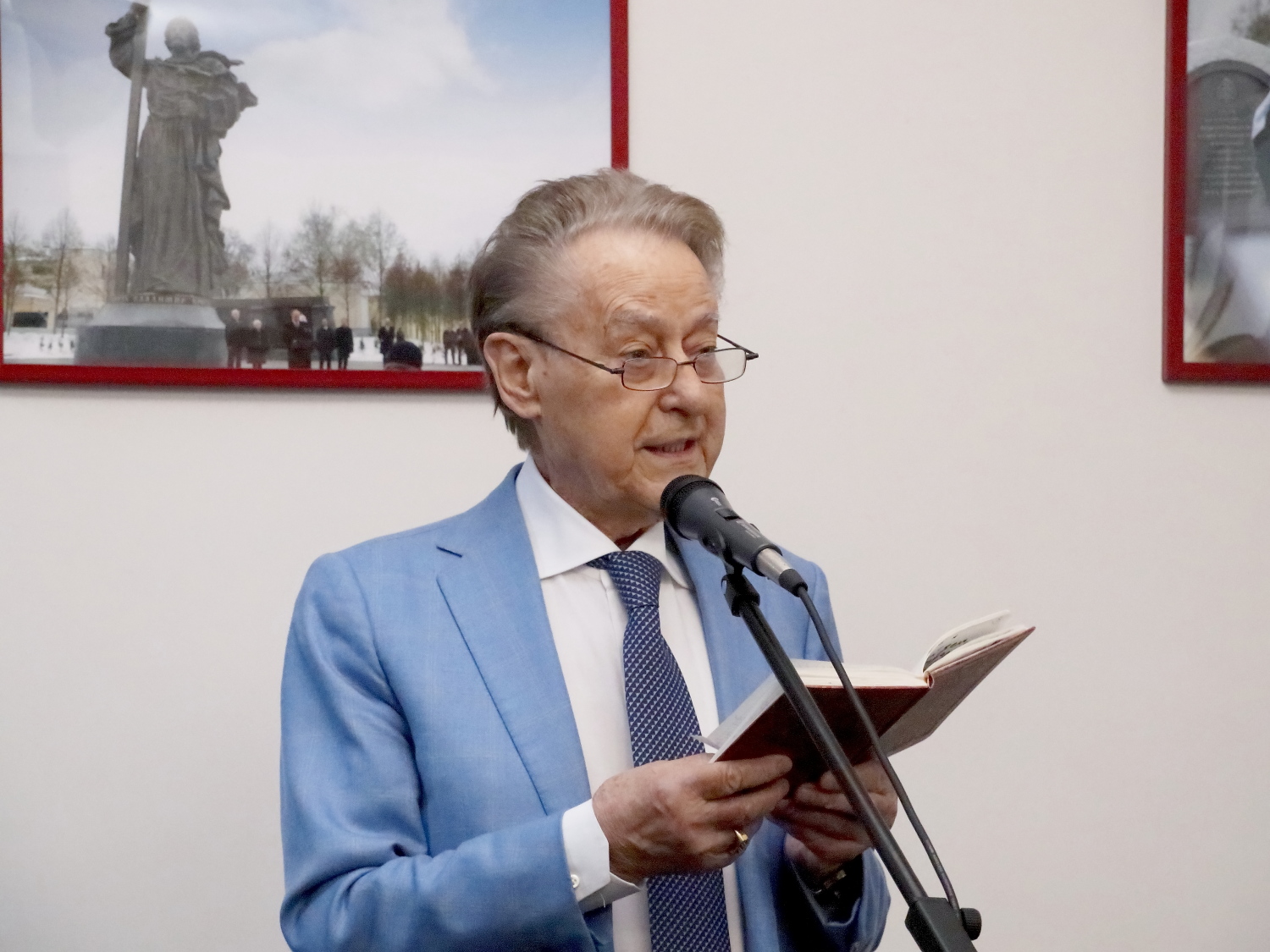 Владимир Мединский выразил соболезнования родным и близким Андрея Дементьева