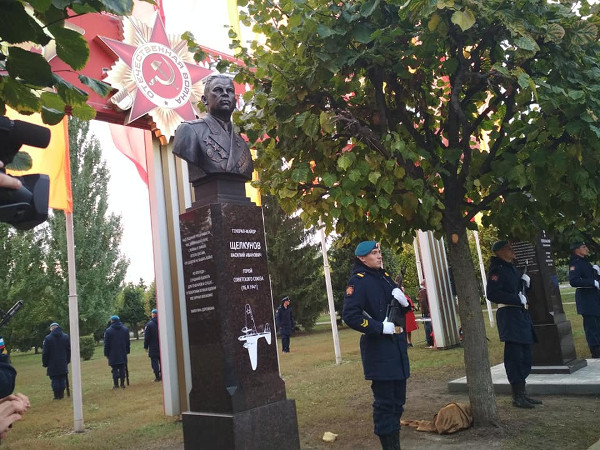 В Тамбове открыты памятники-бюсты Василию Щелкунову и Степану Перекальскому