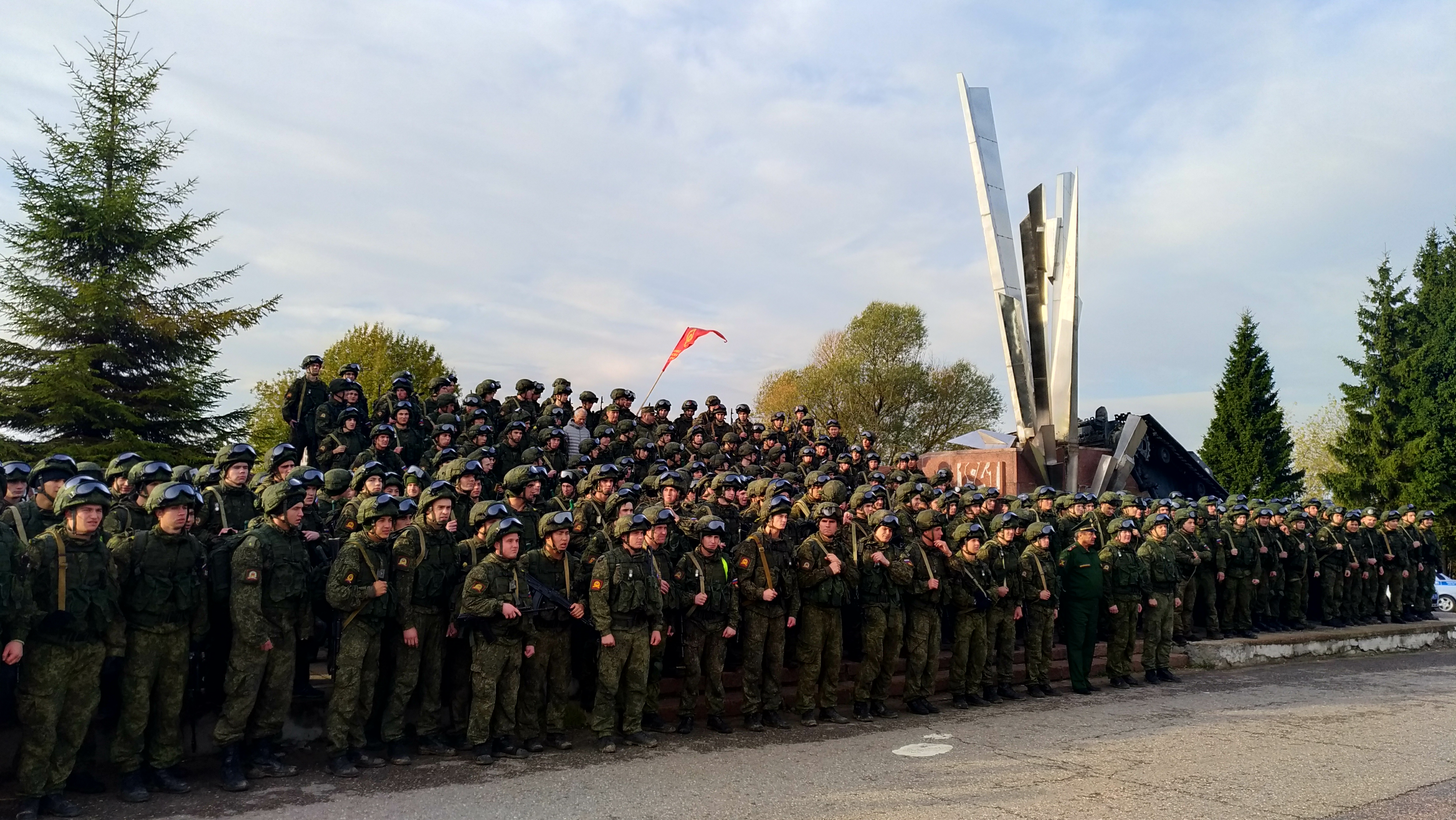 Более 400 курсантов участвовали в памятном марше в Подмосковье
