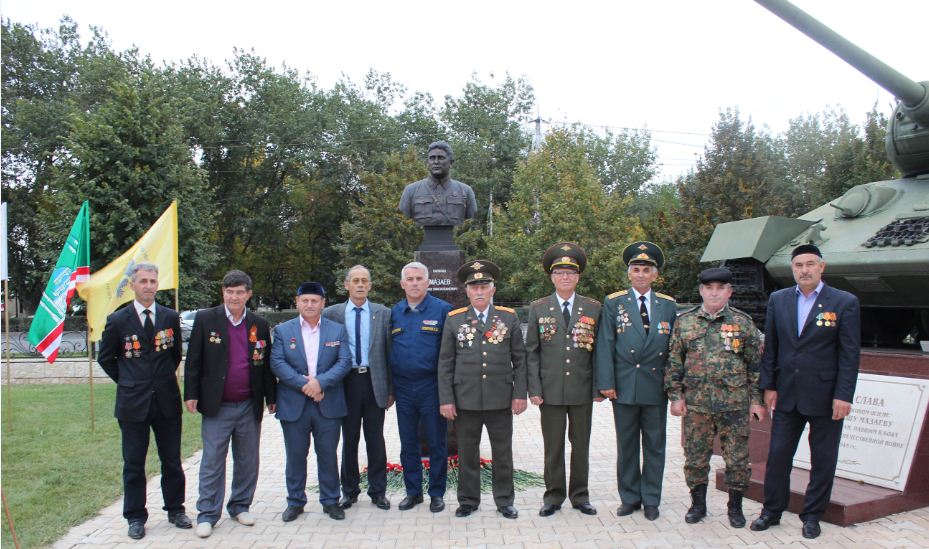 Бюст легендарного танкиста открыт в Чечне