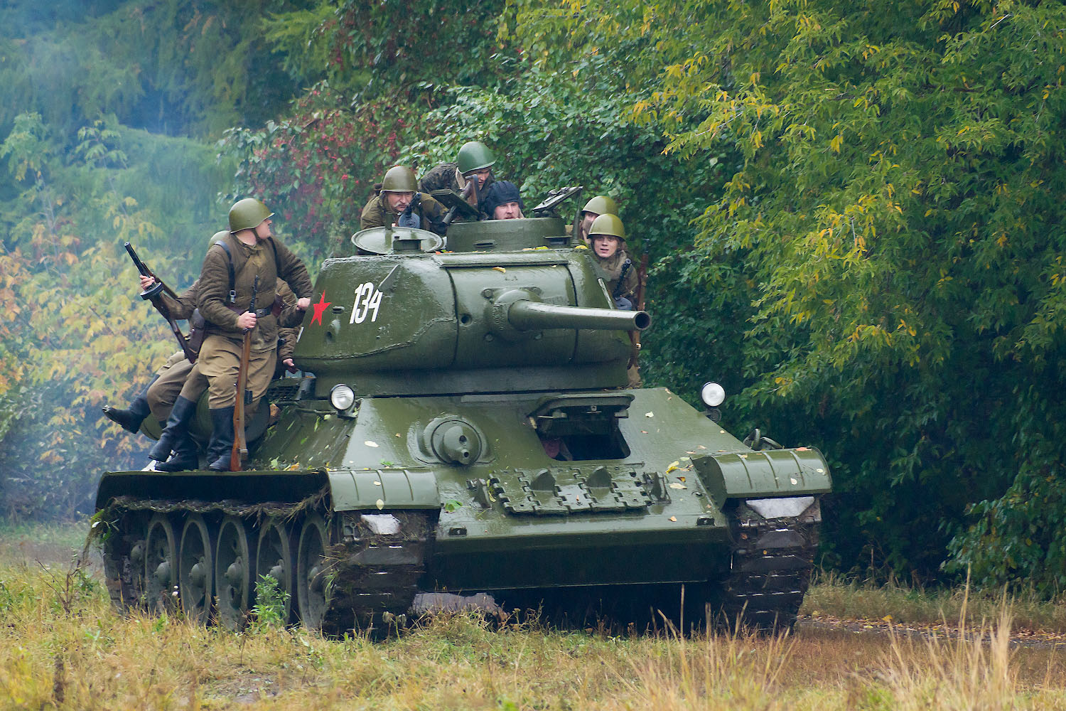 Танки Т-34 из Лаоса задействуют для исторических реконструкций