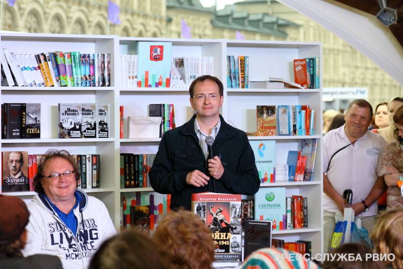 Москва. Лекция Владимира Мединского на фестивале «Красная площадь»