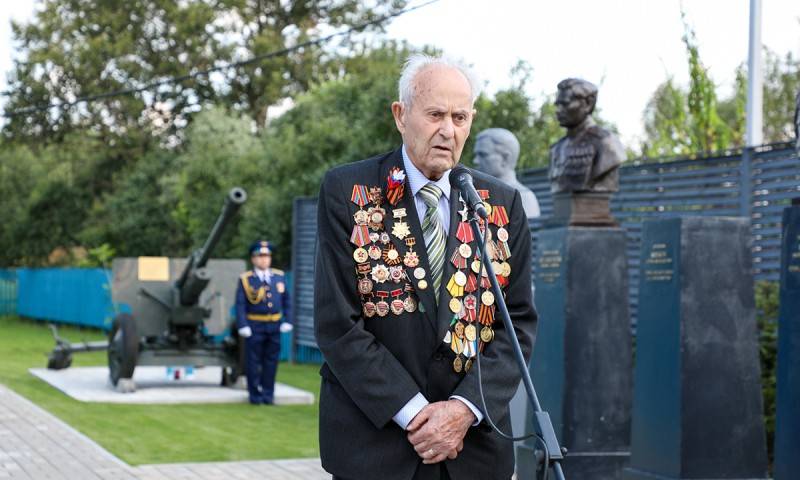 К 76-й годовщине первого салюта в Великой Отечественной войне