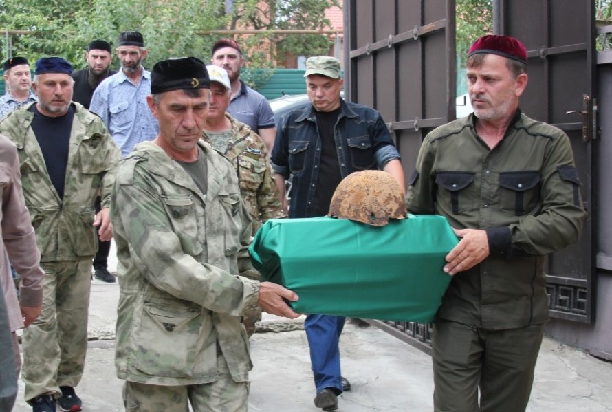 Павшего подо Ржевом красноармейца из Чечни похоронили на родине