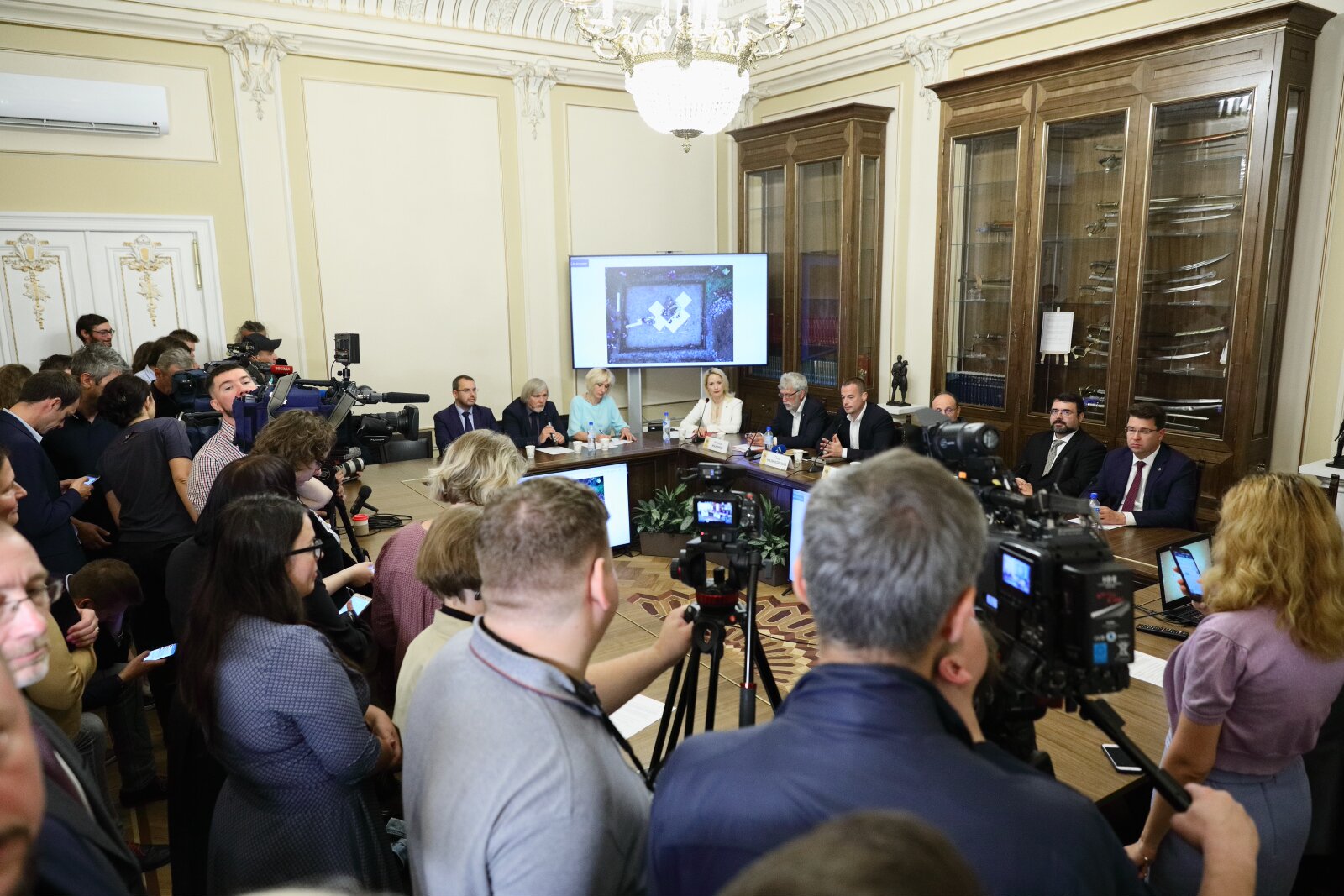 Франция готова содействовать идентификации останков генерала Гюдена