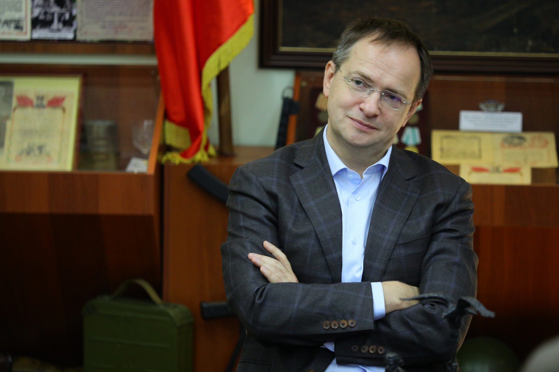 Владимир Мединский передал экспонаты в музей при школе №1476