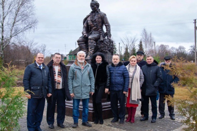 Памятник Суворову установили в его родовом поместье под Суздалем