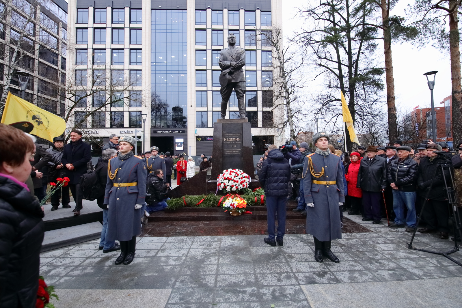 К 60-летию РВСН в России открыт памятник Митрофану Неделину
