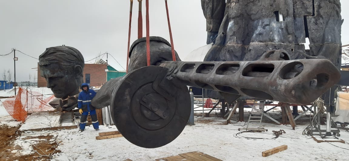 Оружие солдата доставили на площадку Ржевского мемориала