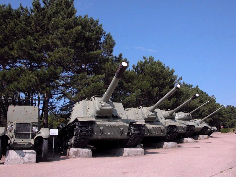 Вторая аллея с военной техникой появится на Сапун-горе
