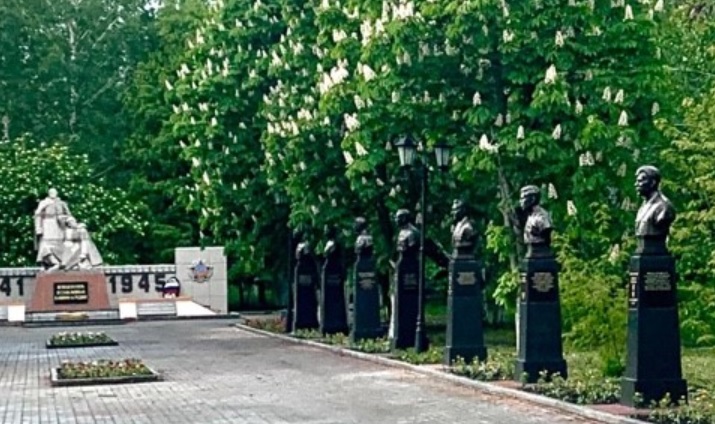 В Сампурском районе Тамбовской области установили три бюста Героям