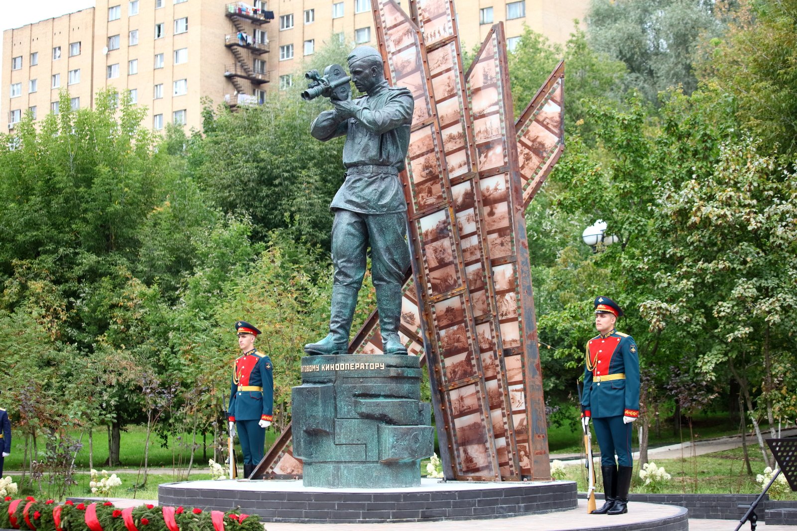 Памятник фронтовому оператору открыт в Красногорске